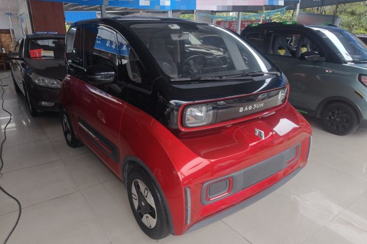 Used Baojun E300 2020 Plus Interstellar Smart Edition Front Right 45 Deg