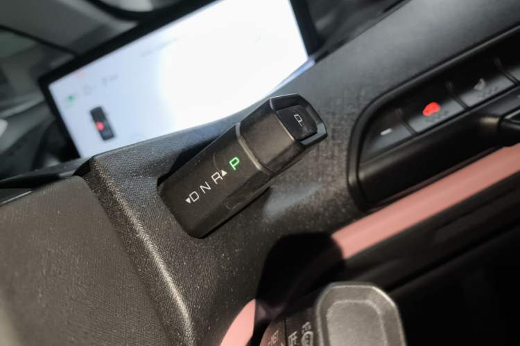 Used Baojun E300 2020 Plus Interstellar Smart Edition Gear Lever