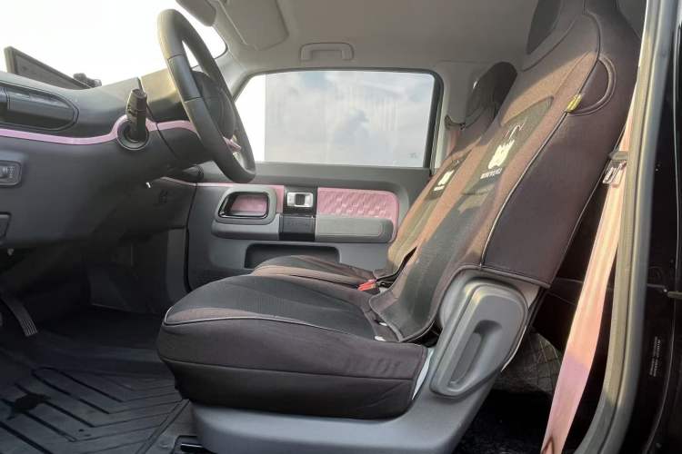 Used Baojun E300 2020 Plus Interstellar Smart Edition Interior 2
