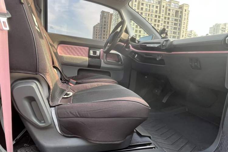 Used Baojun E300 2020 Plus Interstellar Smart Edition Interior 3