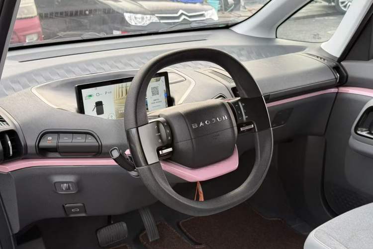 Used Baojun E300 2020 Plus Interstellar Smart Edition Interior 4