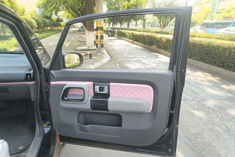 Used Baojun E300 2020 Plus Interstellar Smart Edition Interior 5