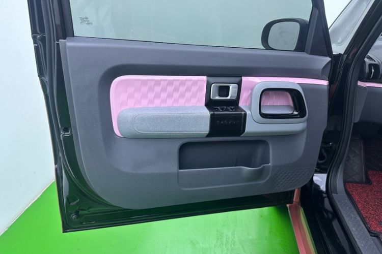 Used Baojun E300 2020 Plus Interstellar Smart Edition Interior 5