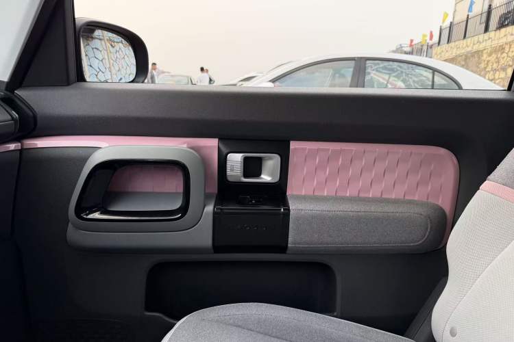 Used Baojun E300 2020 Plus Interstellar Smart Edition Interior 6