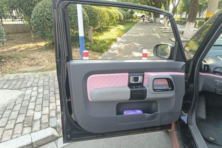 Used Baojun E300 2020 Plus Interstellar Smart Edition Interior 8