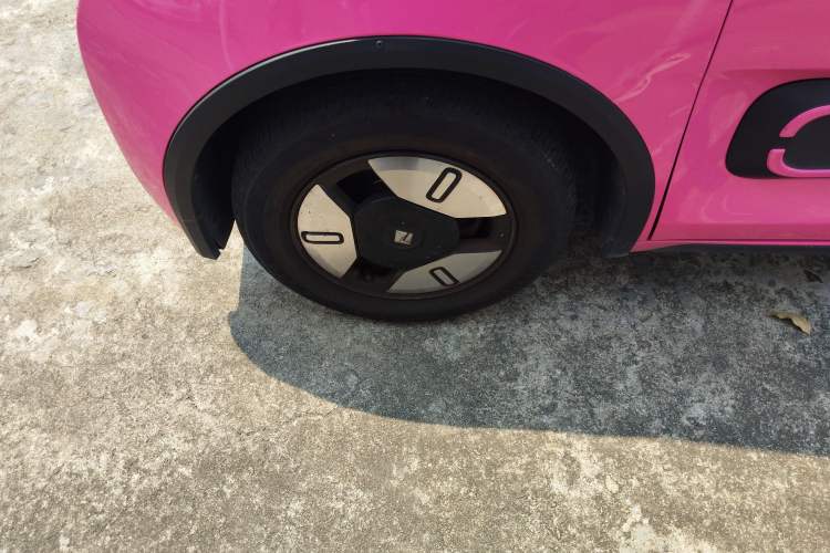 Used Baojun E300 2020 Star Travel Edition Left Front Wheel Hub
