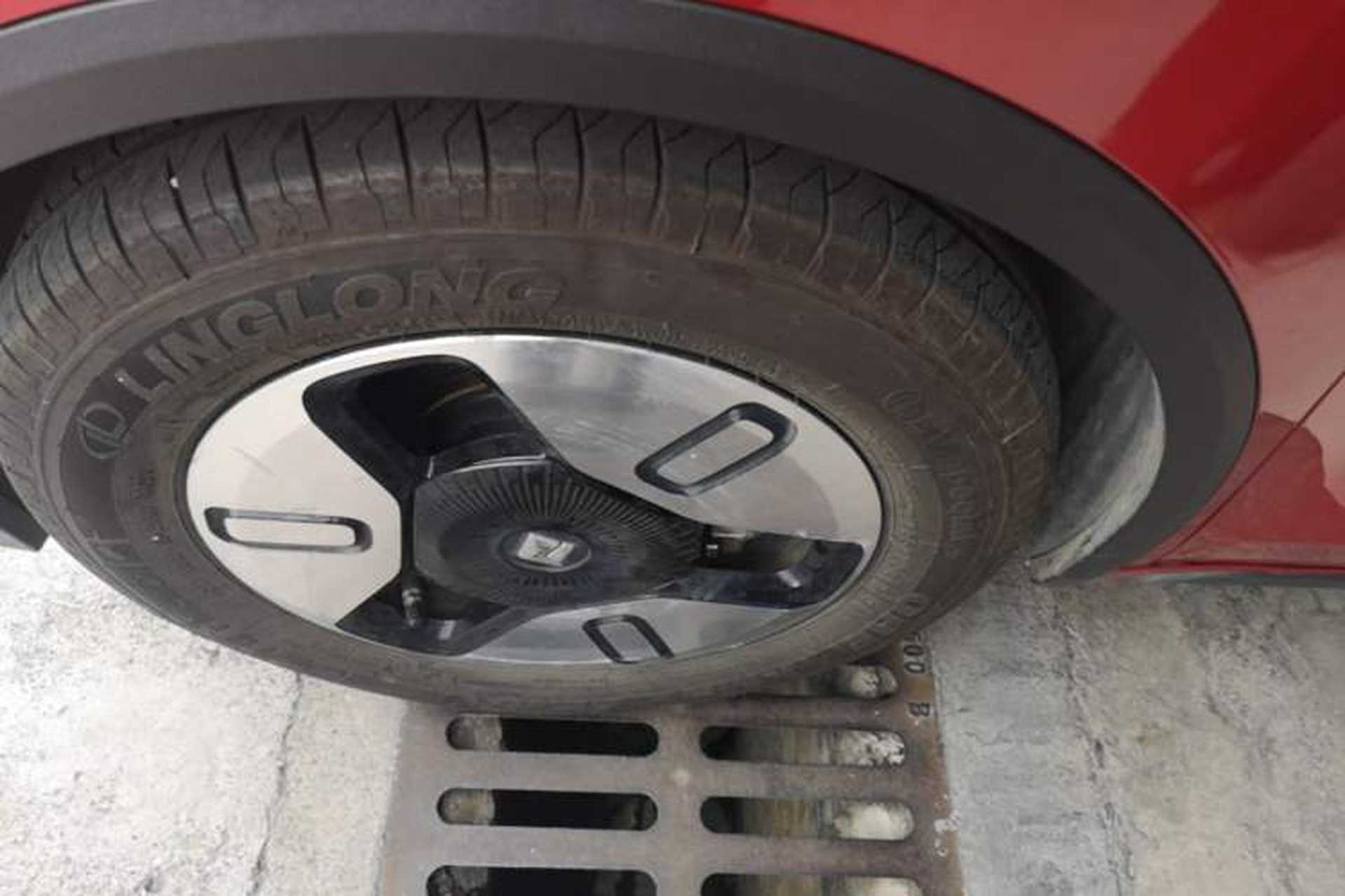 Used Baojun E300 2020 Plus Interstellar Smart Edition Left Front Wheel Hub