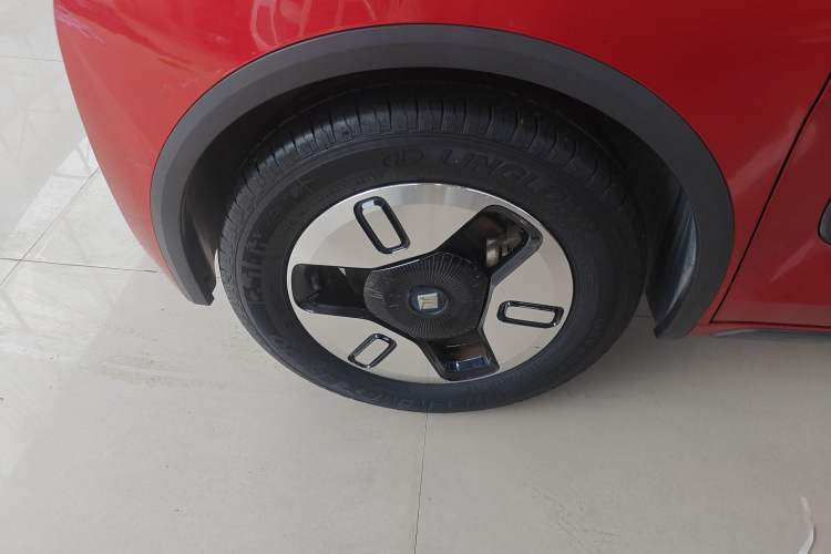 Used Baojun E300 2020 Plus Interstellar Smart Edition Left Front Wheel Hub