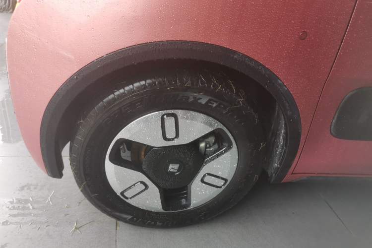 Used Baojun E300 2020 Plus Interstellar Future Edition Left Front Wheel Hub