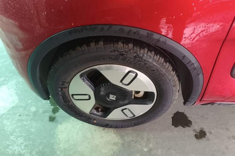 Used Baojun E300 2020 Plus Starry Intelligence Edition Left Front Wheel Hub