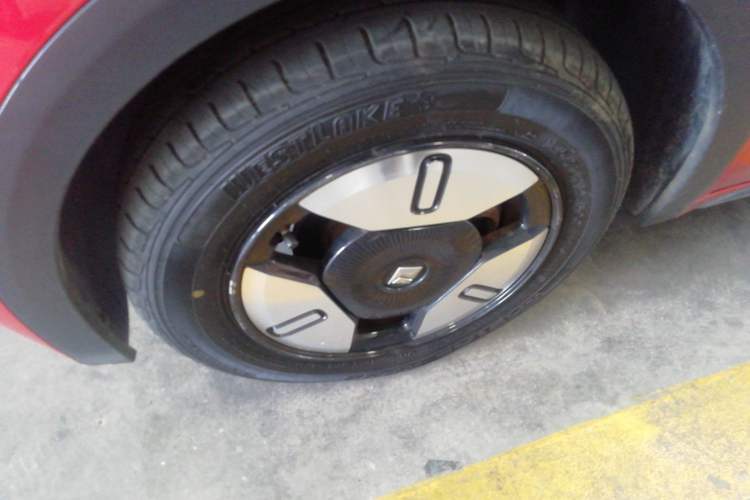 Used Baojun E300 2020 Star Travel Edition Left Front Wheel Hub