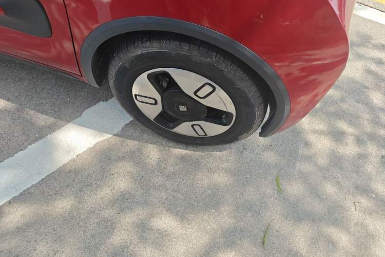Used Baojun E300 2020 Plus Interstellar Smart Edition Right Front Wheel Hub