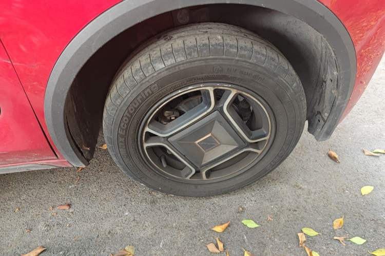 Used Baojun E300 2020 Star Travel Edition Right Front Wheel Hub