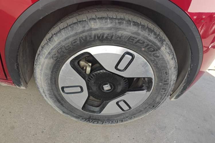 Used Baojun E300 2020 Plus Interstellar Smart Edition Right Front Wheel Hub