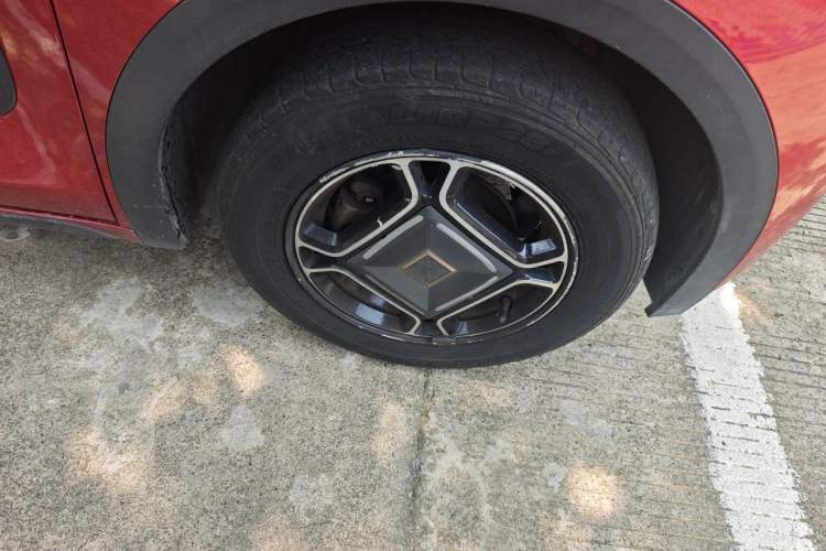 Used Baojun E300 2020 Star Travel Edition Right Front Wheel Hub