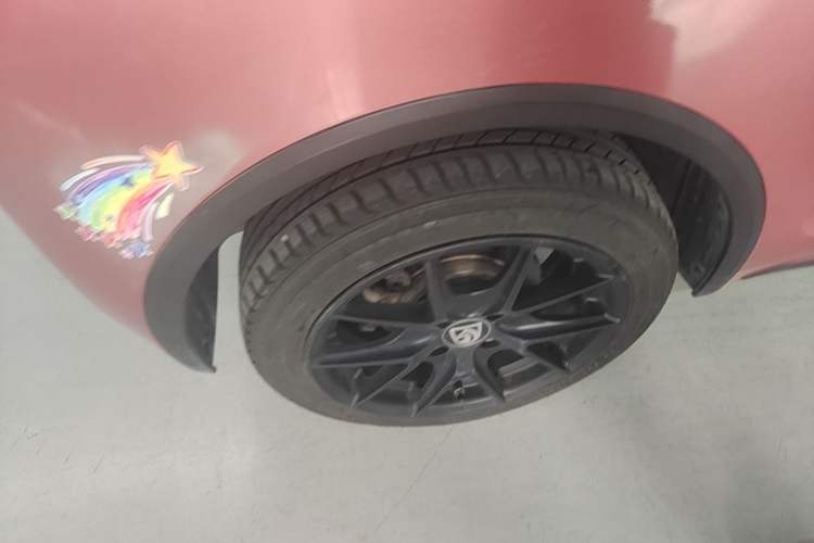 Used Baojun E300 2020 Starry Intelligence Edition Right Rear Wheel Hub