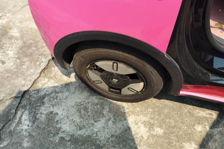 Used Baojun E300 2020 Star Travel Edition Right Rear Wheel Hub
