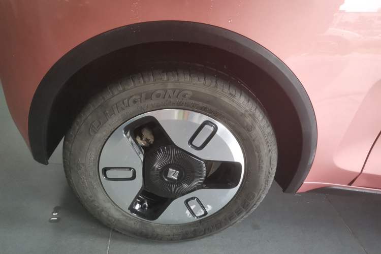 Used Baojun E300 2020 Plus Interstellar Future Edition Right Rear Wheel Hub