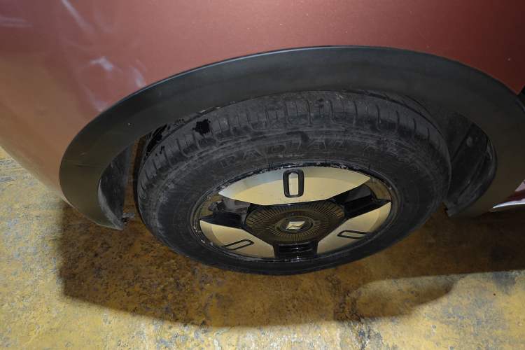 Used Baojun E300 2020 Starry Intelligence Edition Right Rear Wheel Hub