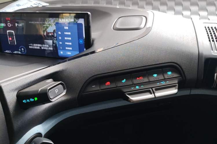 Used Baojun E300 2020 Starry Intelligence Edition Audio And AC Panel
