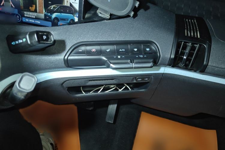 Used Baojun E300 2020 Starry Intelligence Edition Audio And AC Panel