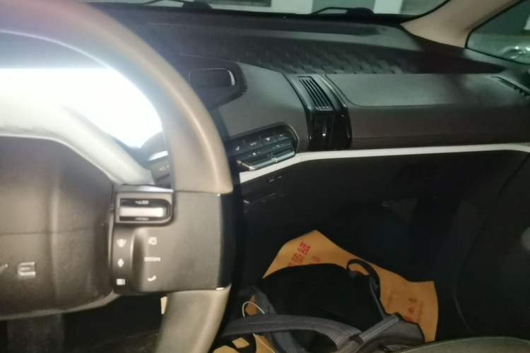 Used Baojun E300 2020 Star Travel Edition Audio And AC Panel