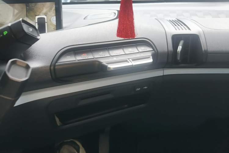 Used Baojun E300 2020 Plus Interstellar Future Edition Audio And AC Panel