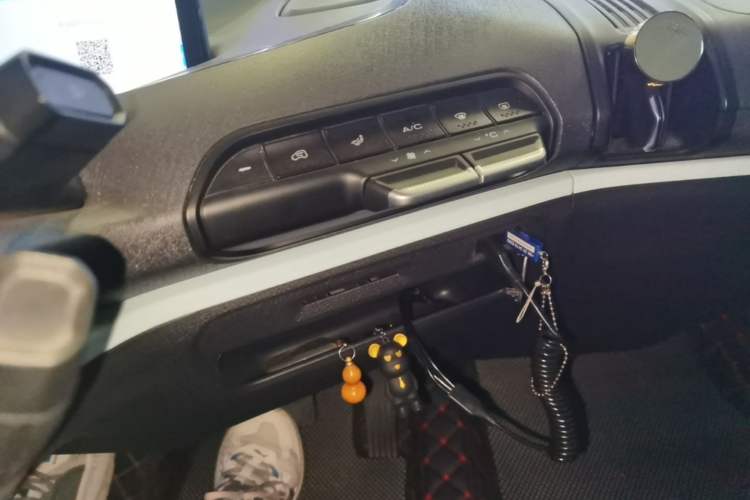 Used Baojun E300 2020 Starry Intelligence Edition Audio And AC Panel