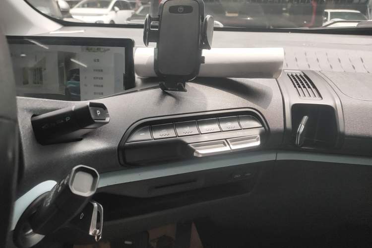 Used Baojun E300 2020 Star Travel Edition Audio And AC Panel