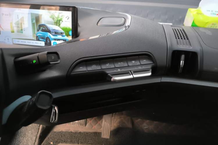 Used Baojun E300 2020 Star Travel Edition Audio And AC Panel