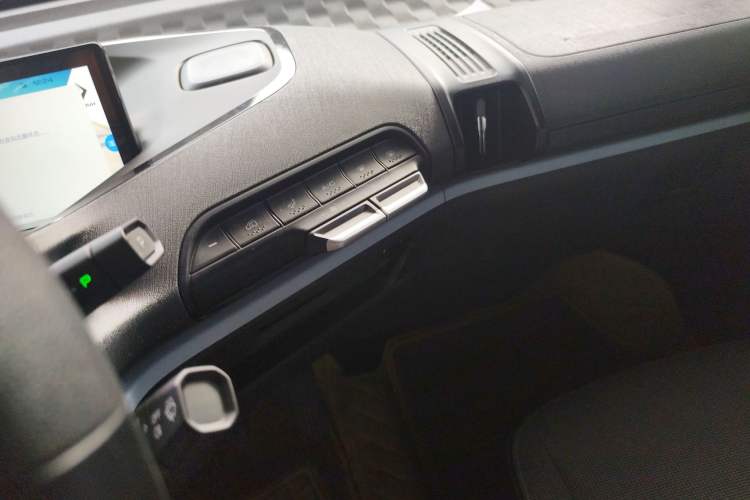 Used Baojun E300 2020 Starry Intelligence Edition Audio And AC Panel