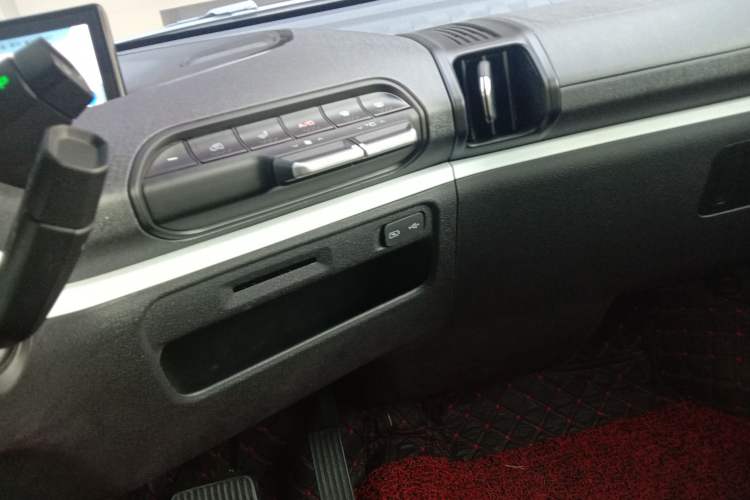 Used Baojun E300 2020 Starry Intelligence Edition Audio And AC Panel