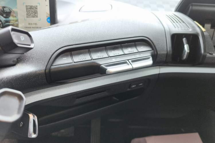 Used Baojun E300 2020 Plus Interstellar Smart Edition Audio And AC Panel