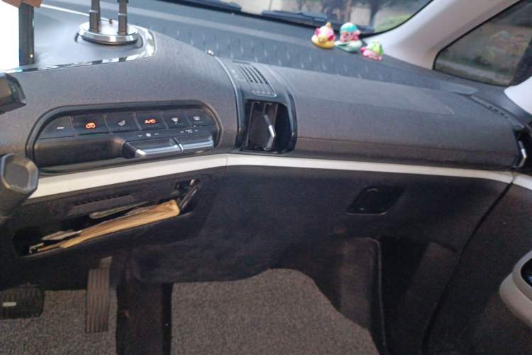 Used Baojun E300 2020 Starry Intelligence Edition Audio And AC Panel
