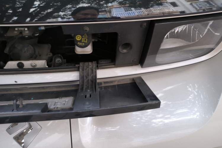 Used Baojun E300 2020 Star Travel Edition Engine Bay Left