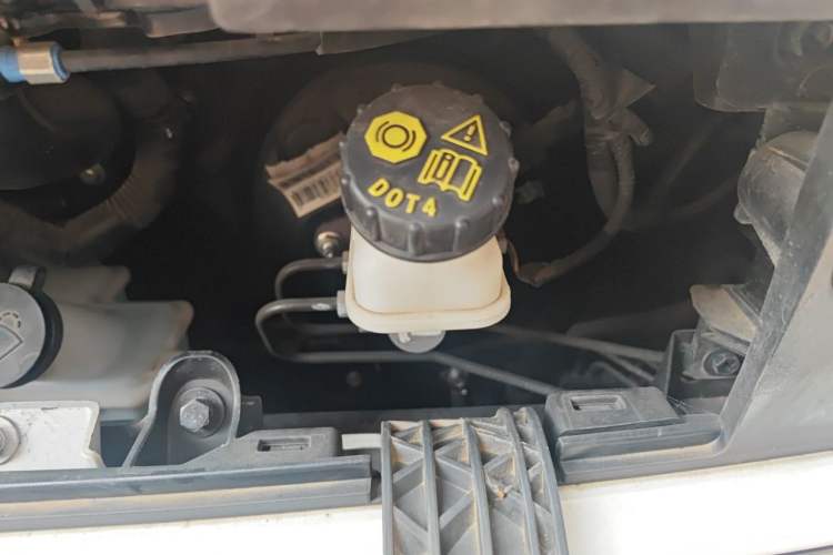 Used Baojun E300 2020 Star Travel Edition Engine Bay Left