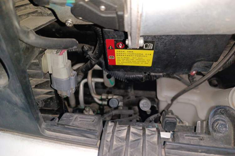 Used Baojun E300 2020 Starry Intelligence Edition Engine Bay Right