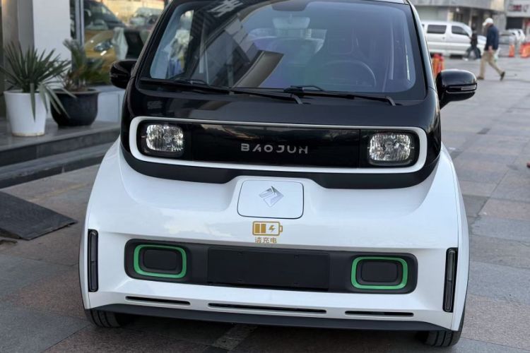 Used Baojun E300 2020 Plus Interstellar Smart Edition Exterior 1