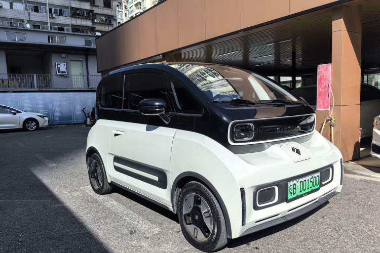 Used Baojun E300 2020 Plus Starry Intelligence Edition Exterior 2