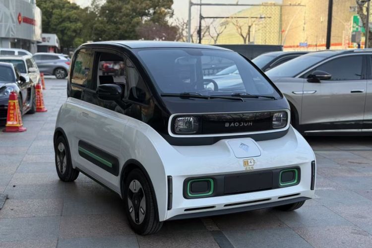 Used Baojun E300 2020 Plus Interstellar Smart Edition Exterior 2