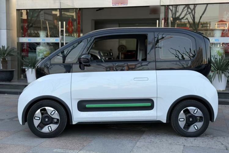 Used Baojun E300 2020 Plus Interstellar Smart Edition Exterior 3
