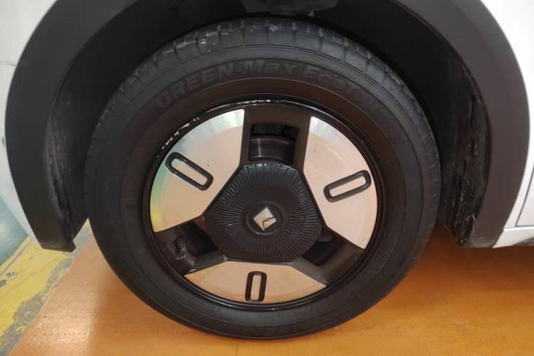 Used Baojun E300 2020 Starry Intelligence Edition Exterior 4