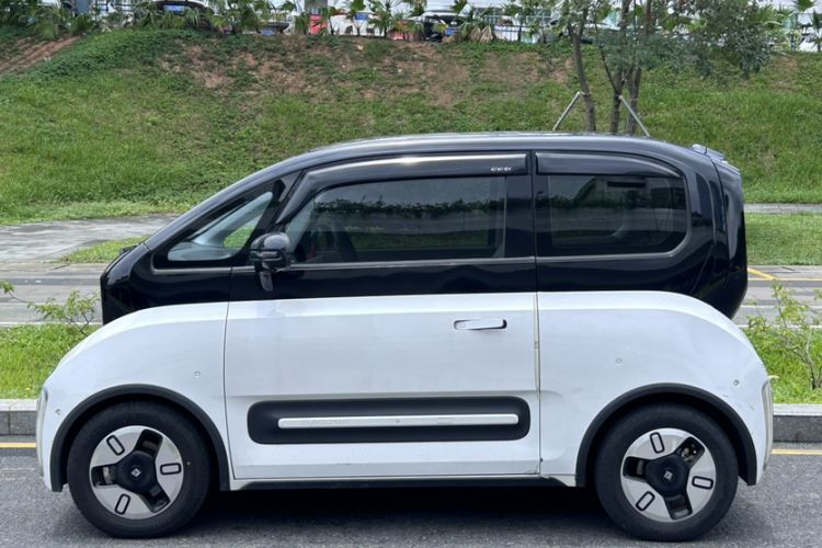 Used Baojun E300 2020 Plus Interstellar Future Edition Exterior 4