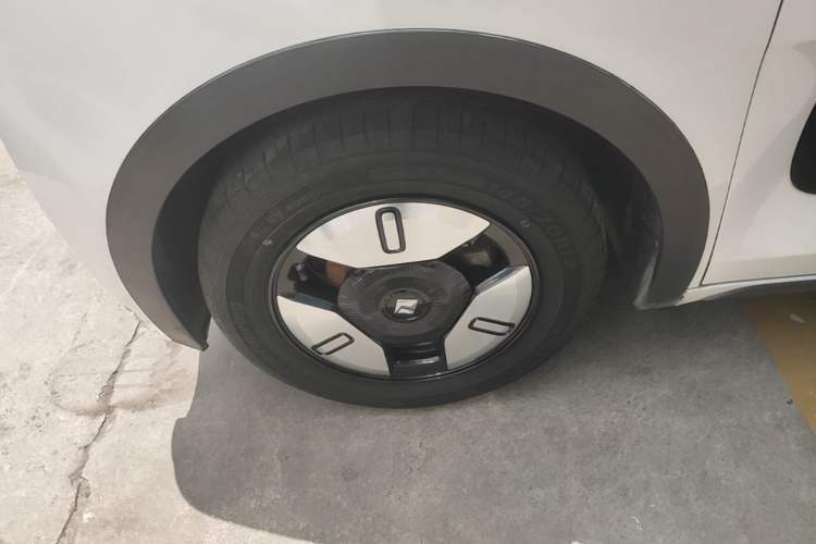 Used Baojun E300 2020 Star Travel Edition Exterior 4