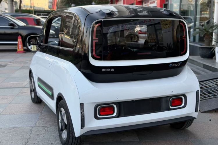 Used Baojun E300 2020 Plus Interstellar Smart Edition Exterior 4