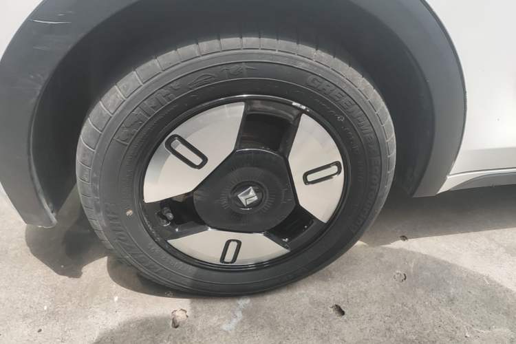 Used Baojun E300 2020 Star Travel Edition Exterior 5