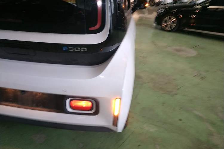 Used Baojun E300 2020 Star Travel Edition Exterior 6