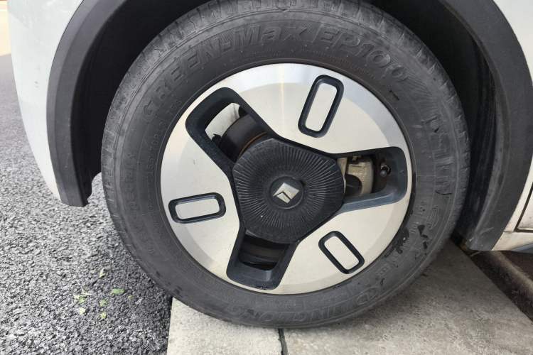 Used Baojun E300 2020 Plus Interstellar Smart Edition Exterior 7