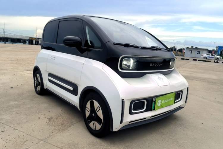 Used Baojun E300 2020 Plus Interstellar Smart Edition Front Right 45 Deg