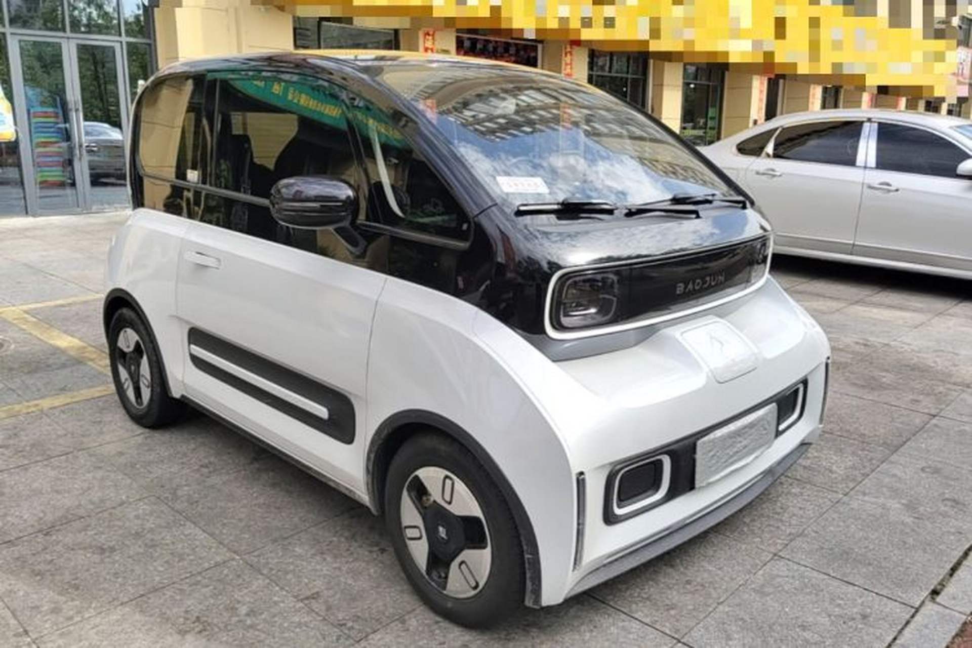 Used Baojun E300 2020 Plus Starry Intelligence Edition Front Right 45 Deg